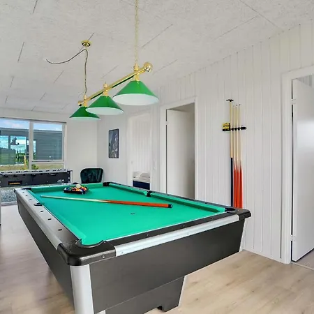 4 Bedroom Stunning In Holiday home