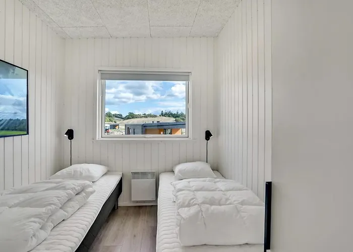 4 Bedroom Stunning In 度假居 Løgstrup