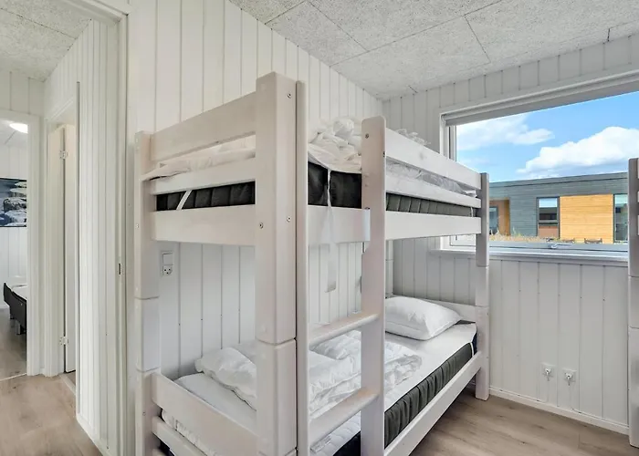 4 Bedroom Stunning In 度假居 Løgstrup